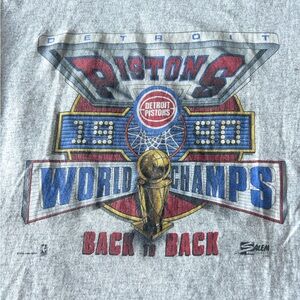 Vintage Detroit Pistons Gray Graphic T-Shirt